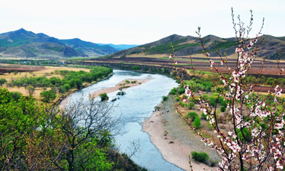 绰尔河景区之春