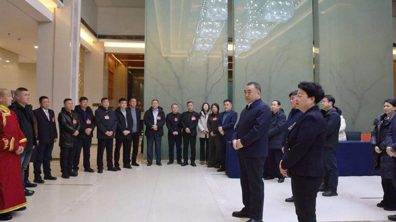 扎赉特旗领导到驻地看望政协委员